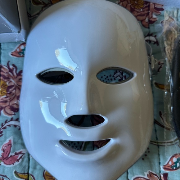 LED Beauty Mask - Picture 2 of 5